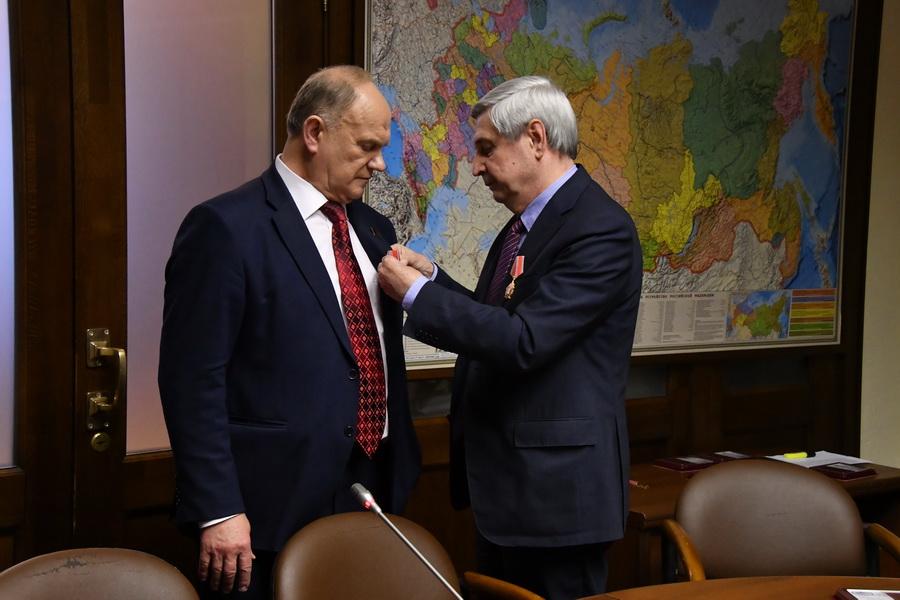 Фракция КПРФ приняла к рассмотрению пакет законопроектов народного кандидата в Президенты Павла Грудинина