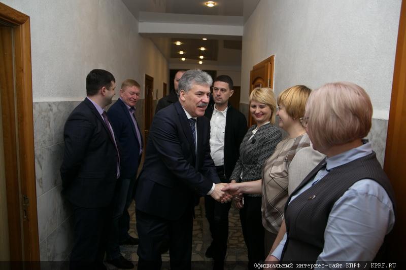 Павел Грудинин провел встречу с работниками народного сельхозпредприятия в Усолье-Сибирском