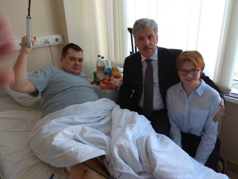 Павел Грудинин приехал в больницу к Ивану Егорову, получившему травму на выборах в Москве