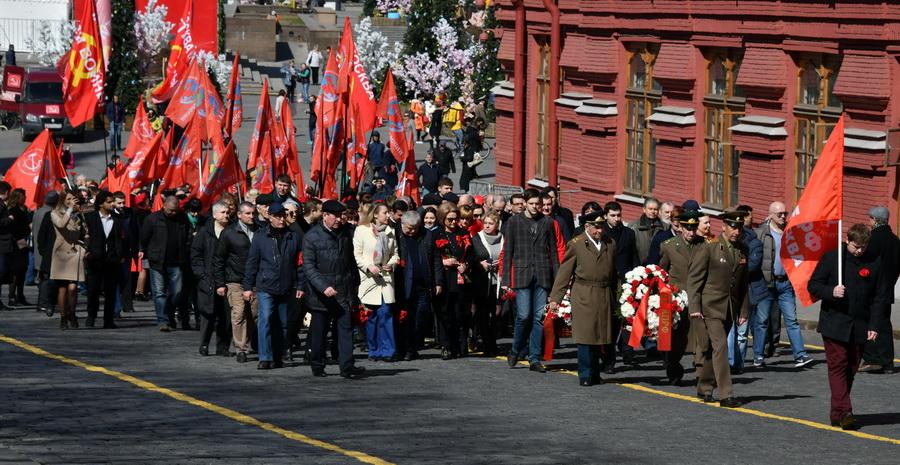 В День космонавтики коммунисты возложили цветы к могилам С.П. Королева и Ю.А. Гагарина у Кремлевской стены