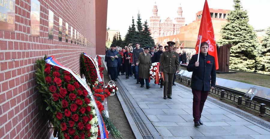 В День космонавтики коммунисты возложили цветы к могилам С.П. Королева и Ю.А. Гагарина у Кремлевской стены