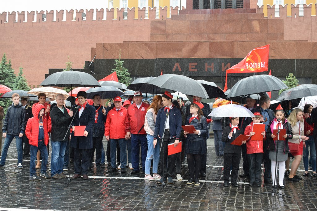 Пионерия и Ленин будут жить всегда в веках!