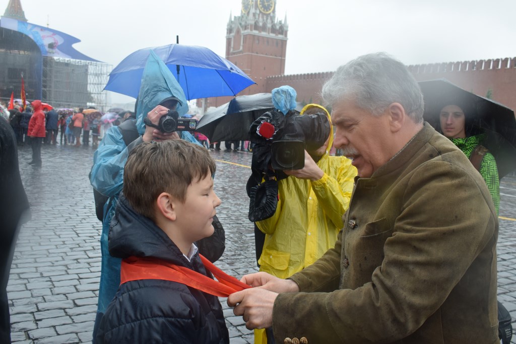 Пионерия и Ленин будут жить всегда в веках!