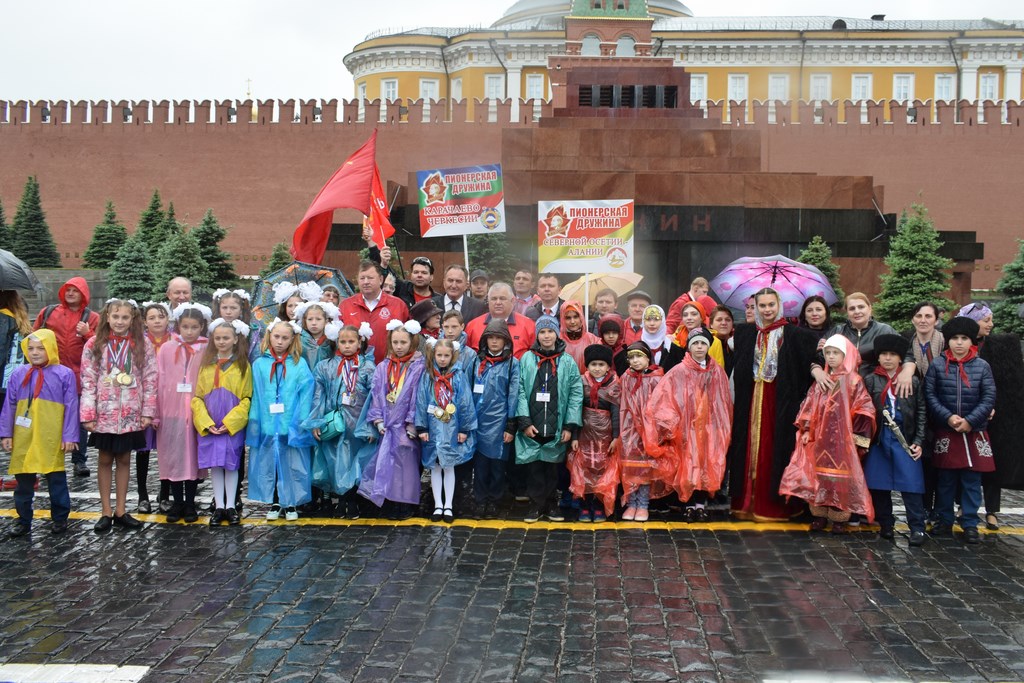Пионерия и Ленин будут жить всегда в веках!