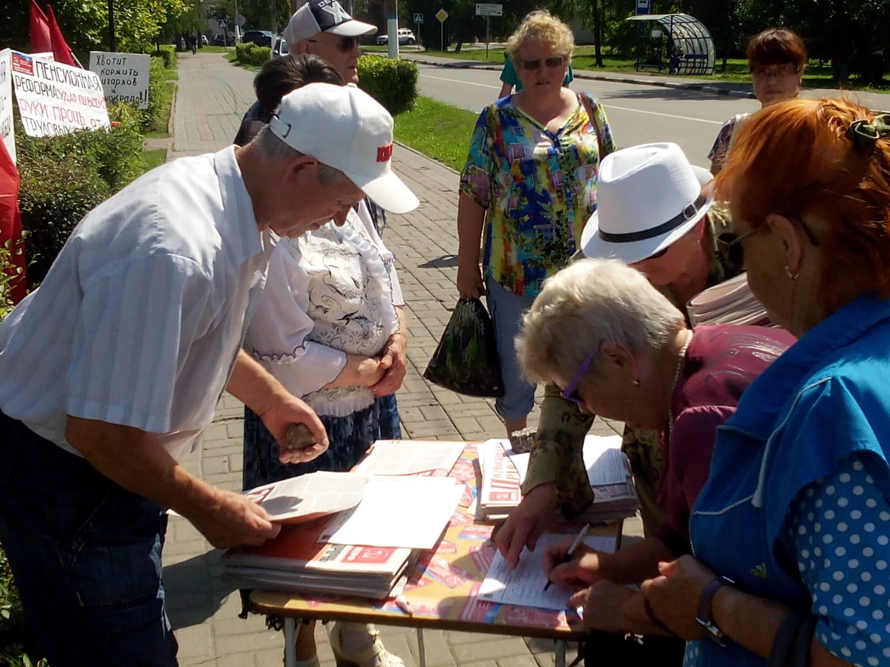 Многотысячные митинги прошли по всему Подмосковью