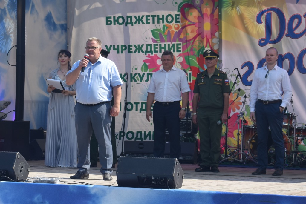 Депутат-коммунист Александр Наумов поздравил талдомчан с Днем города