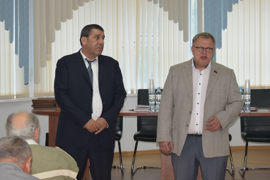 Александр Наумов поздравил коллектив «Гюнай» с Днём строителя