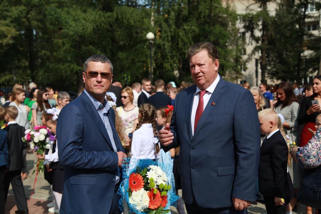 1 сентября Владимир Кашин поздравил учеников и учителей Дубровицкой средней школы г.о. Подольск с Днём знаний