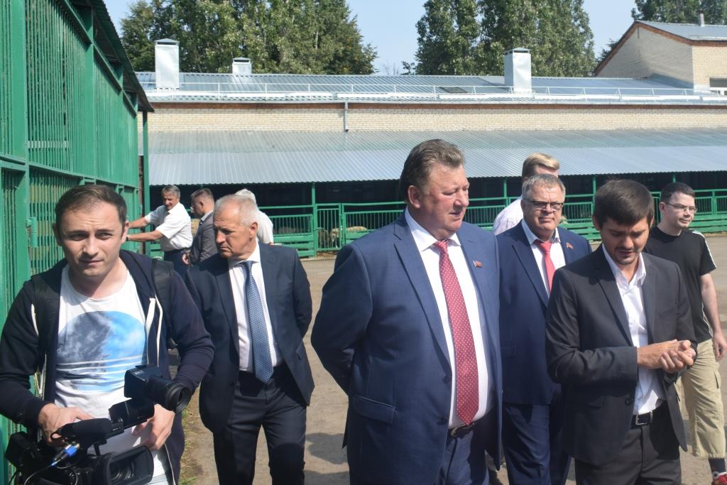 1 сентября Владимир Кашин поздравил учеников и учителей Дубровицкой средней школы г.о. Подольск с Днём знаний