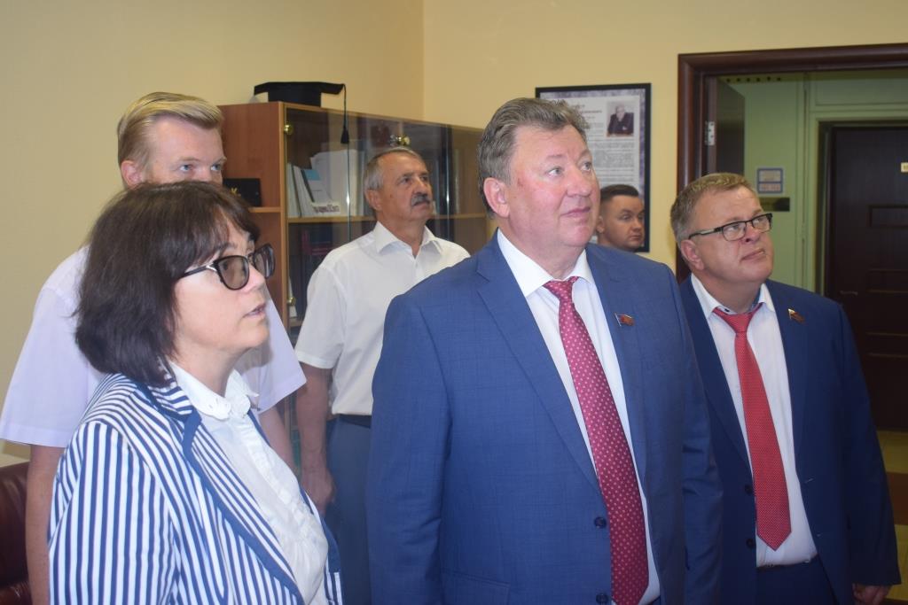 1 сентября Владимир Кашин поздравил учеников и учителей Дубровицкой средней школы г.о. Подольск с Днём знаний