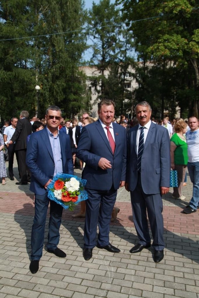 1 сентября Владимир Кашин поздравил учеников и учителей Дубровицкой средней школы г.о. Подольск с Днём знаний