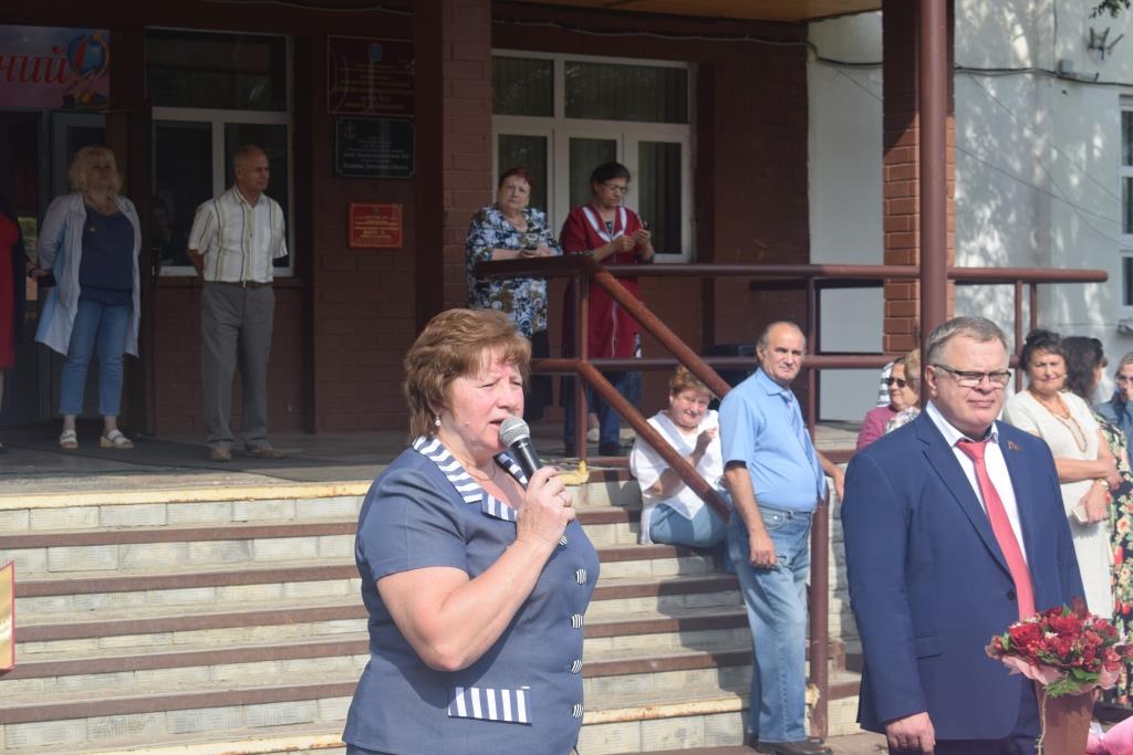 В День знаний Александр Наумов принял участие в торжественной линейке в школе №15 городского округа Подольск