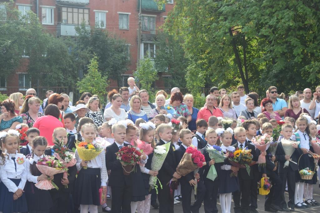 В День знаний Александр Наумов принял участие в торжественной линейке в школе №15 городского округа Подольск
