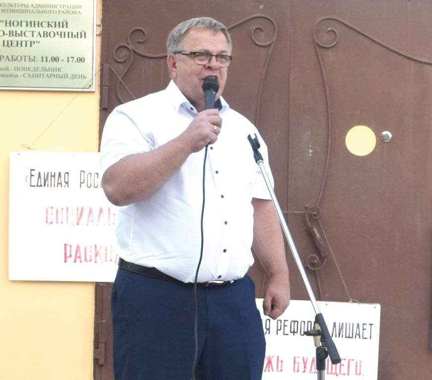 Александр НАУМОВ: Пусть Медведев со своими опричниками посмотрит, сколько новых могил на кладбище