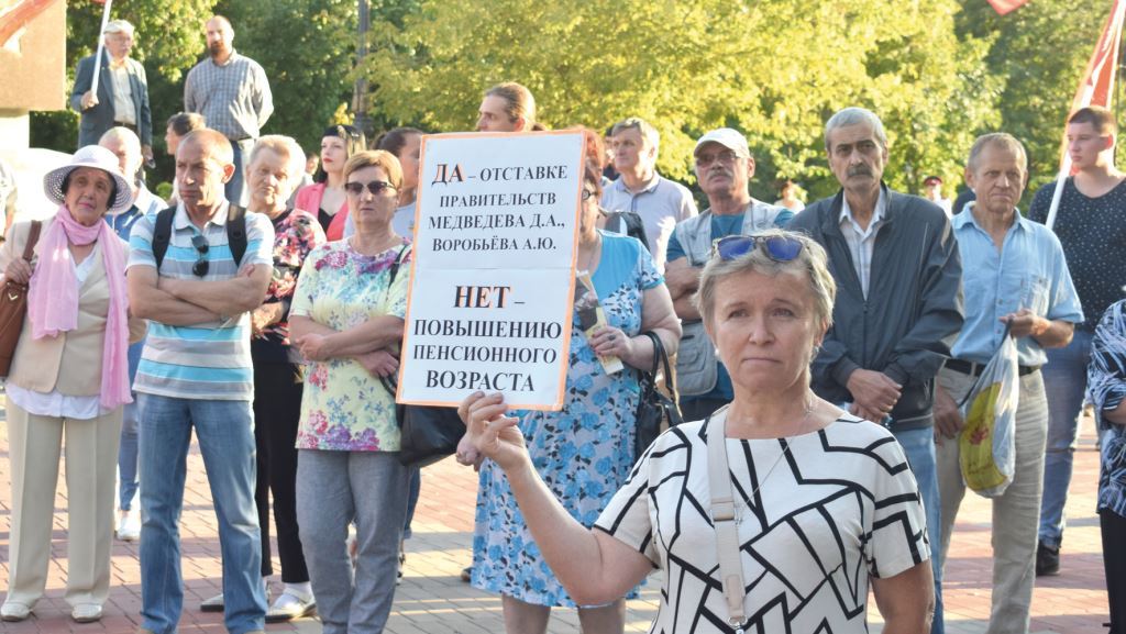 Александр НАУМОВ: Пусть Медведев со своими опричниками посмотрит, сколько новых могил на кладбище
