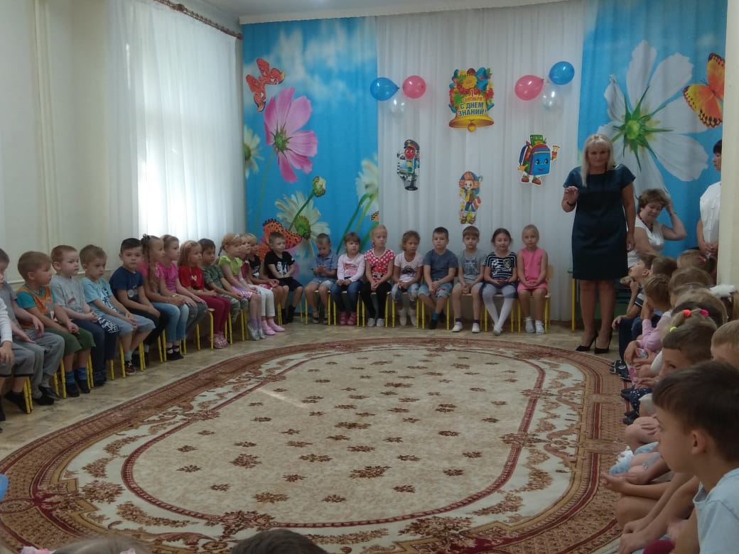 В мир без знаний не шагнуть, всем желаем – «В добрый путь!»