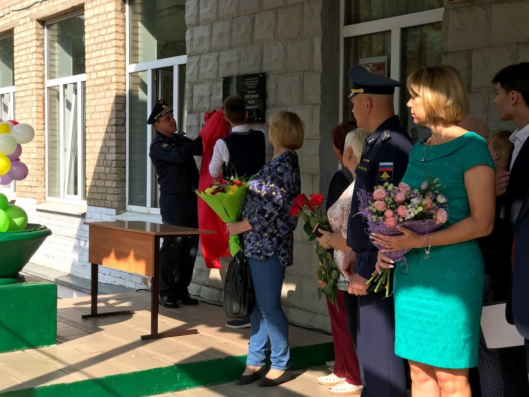 В мир без знаний не шагнуть, всем желаем – «В добрый путь!»
