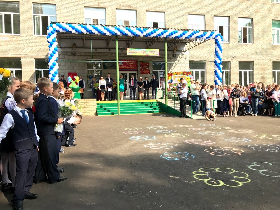 В мир без знаний не шагнуть, всем желаем – «В добрый путь!»