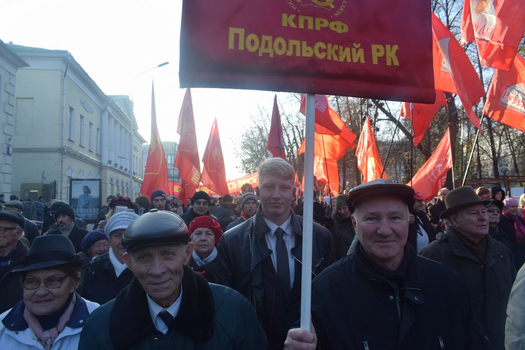 Да здравствует Великий Октябрь и новые победы во имя социализма!