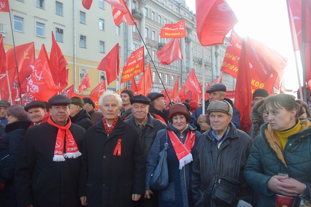 Да здравствует Великий Октябрь и новые победы во имя социализма!