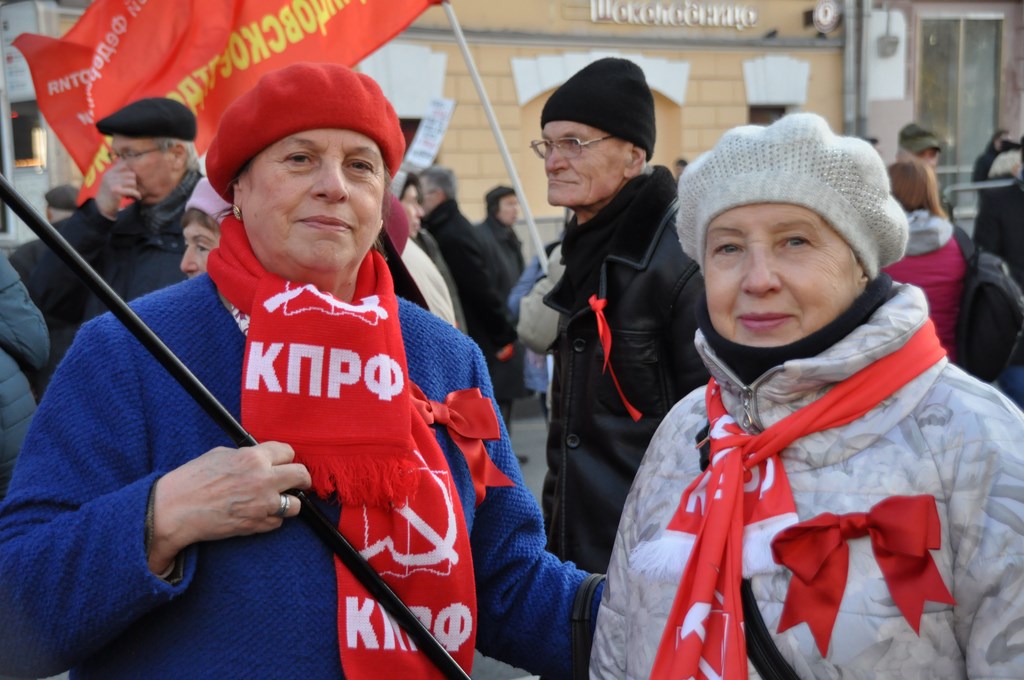 Да здравствует Великий Октябрь и новые победы во имя социализма!
