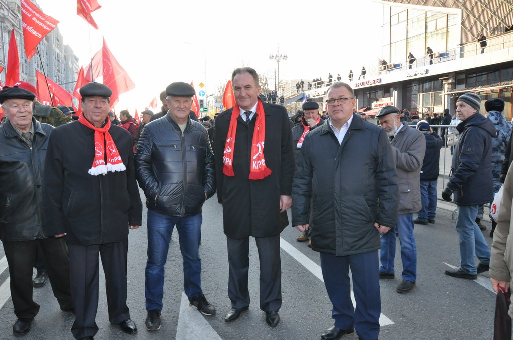 Да здравствует Великий Октябрь и новые победы во имя социализма!