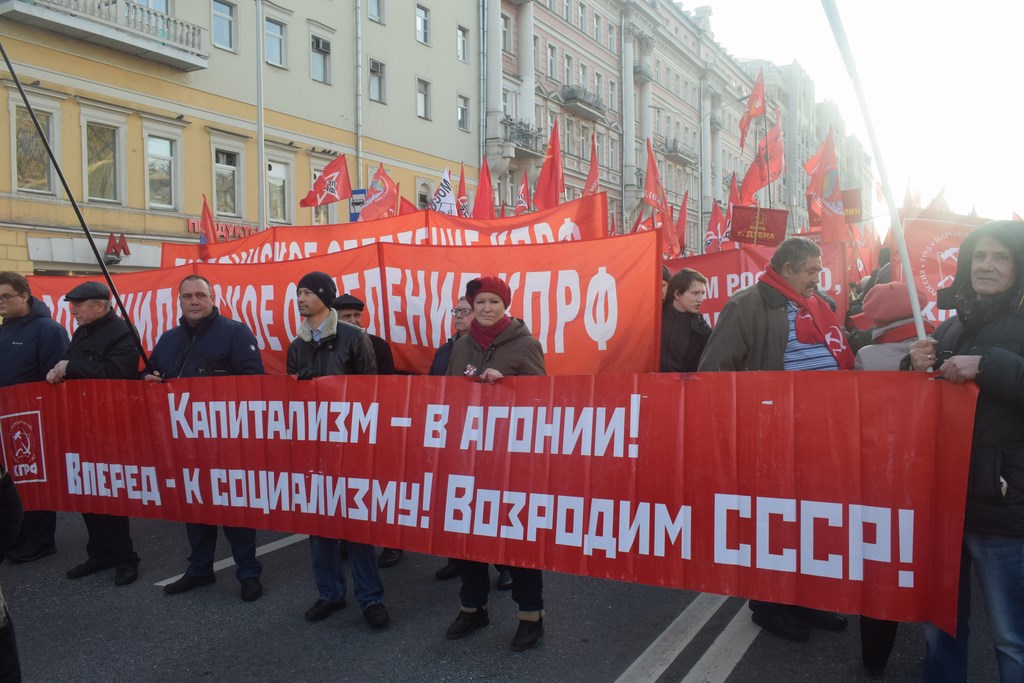 Да здравствует Великий Октябрь и новые победы во имя социализма!