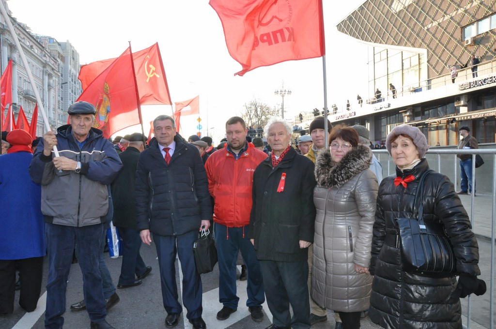 Да здравствует Великий Октябрь и новые победы во имя социализма!