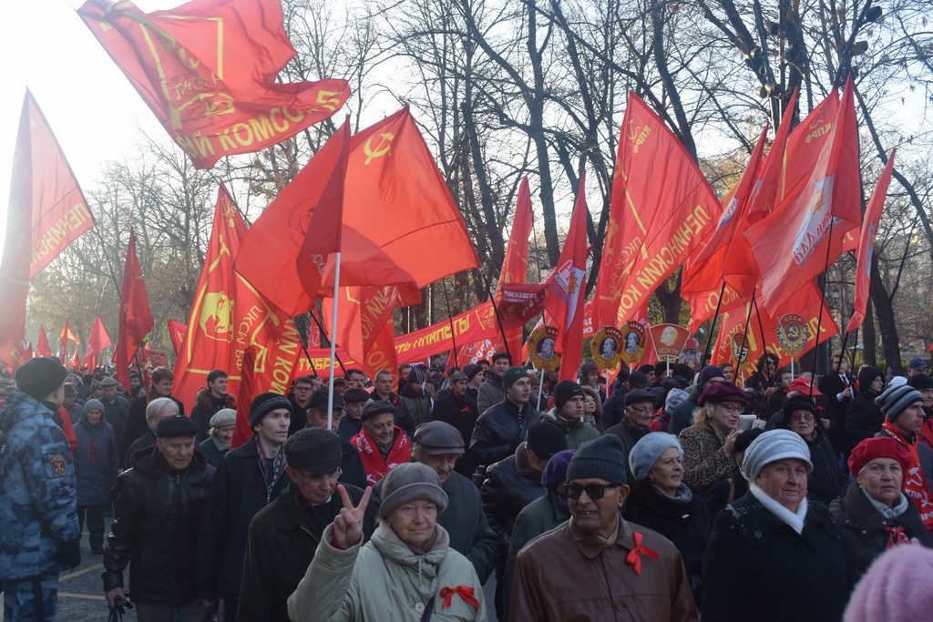 Да здравствует Великий Октябрь и новые победы во имя социализма!
