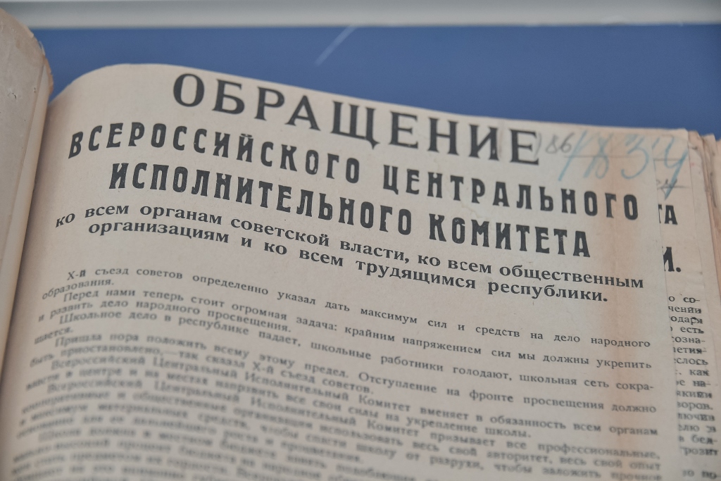 Николай Васильев принял участие в выставке, посвящённой 25-летию Мособлдумы