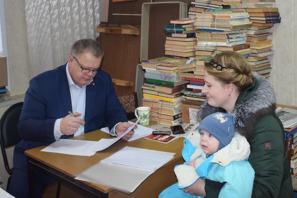 Депутат Александр Наумов провёл приём граждан в Ленинском районе и в г.о. Серпухов