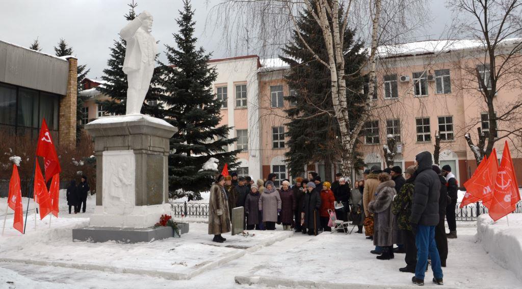 95 лет со дня открытия первого в мире памятника В.И. Ленину