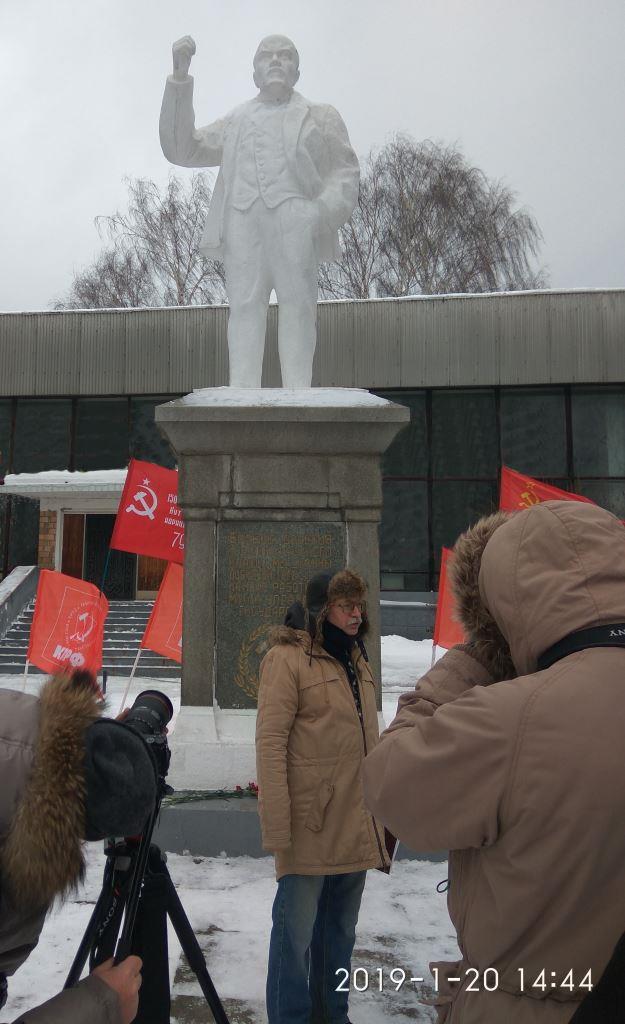 95 лет со дня открытия первого в мире памятника В.И. Ленину