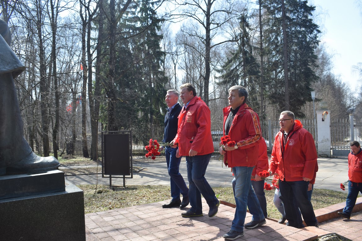 Ленинскому субботнику - ударный труд!