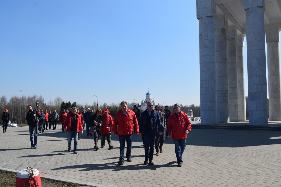 Ленинскому субботнику - ударный труд!