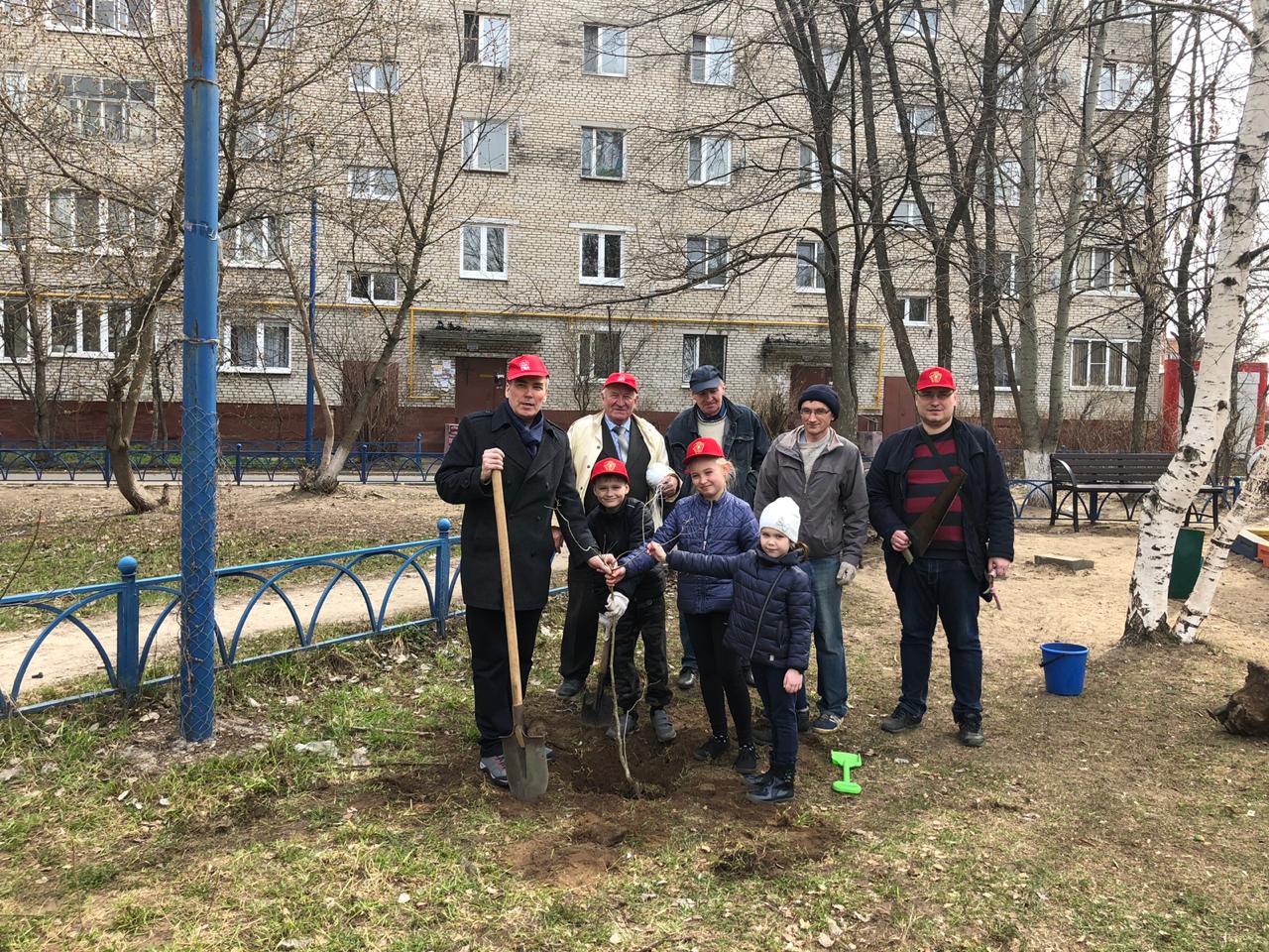 Коммунисты Люберецкого отделения отмечают день рождения Ленина