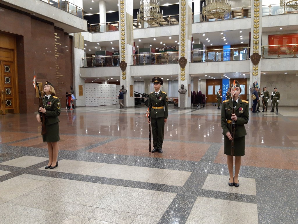 Алексей Русских наградил участников Областного слета часовых Постов Памяти «Пост№1»