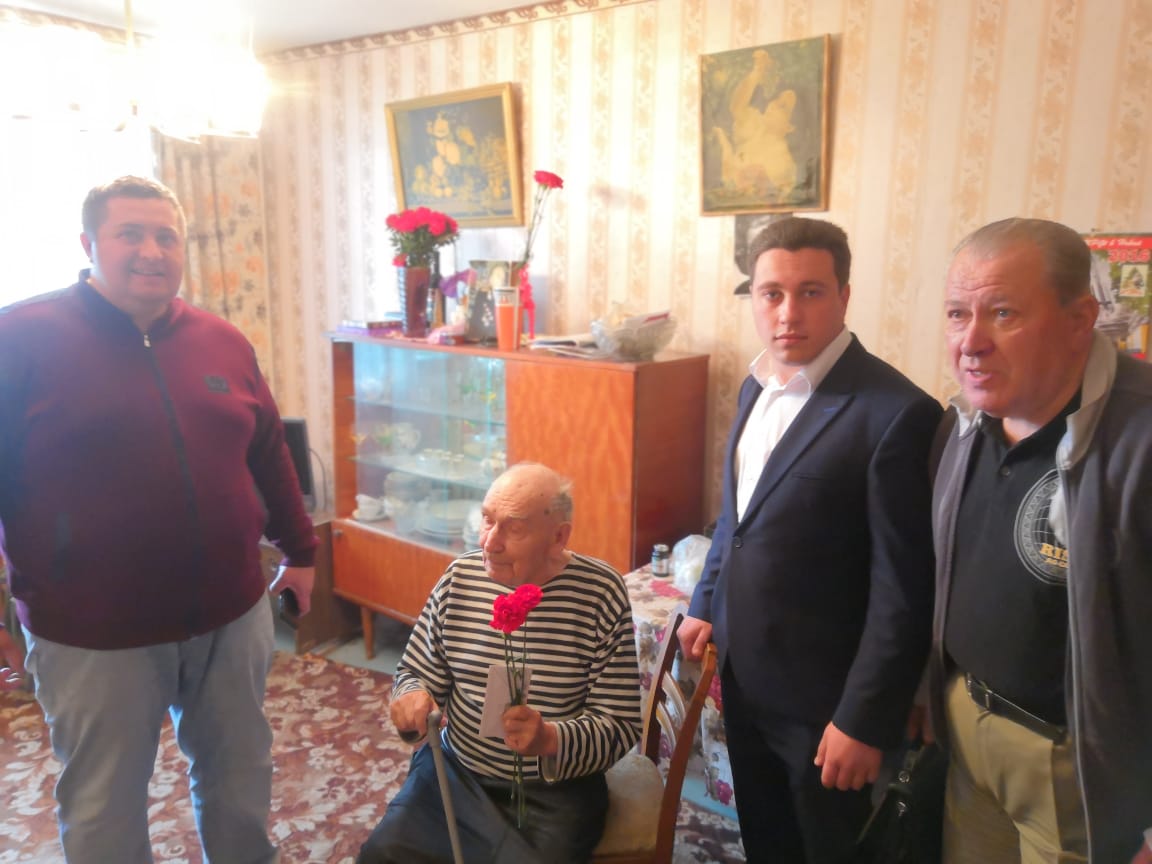 В Клину поздравили ветеранов с Днём Победы