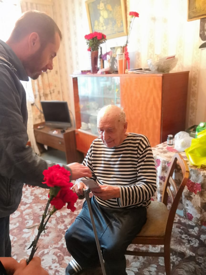 В Клину поздравили ветеранов с Днём Победы