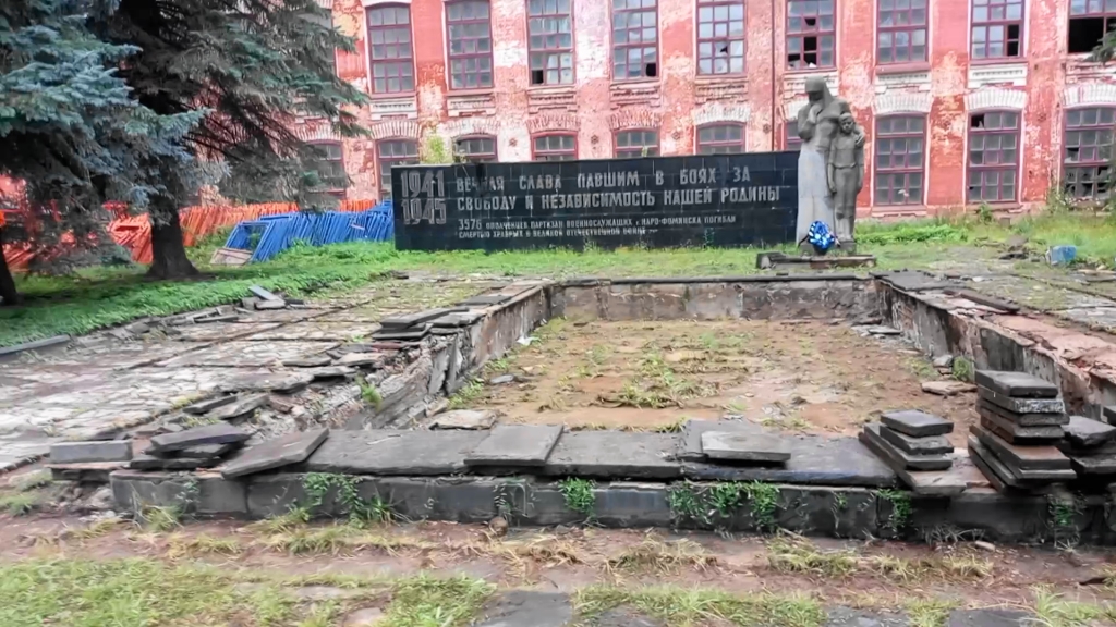 В Наро–Фоминске спрятали памятную доску о подвиге защитников и освободителей города