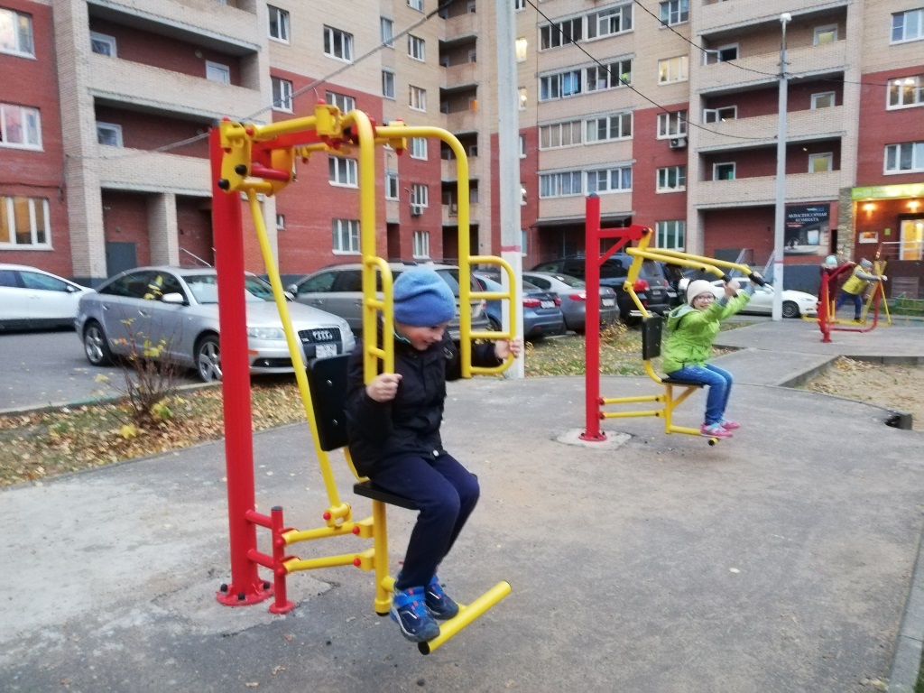 Депутат Мособлдумы Василий Мельников открыл спортивную площадку в Жегалове 23 октября