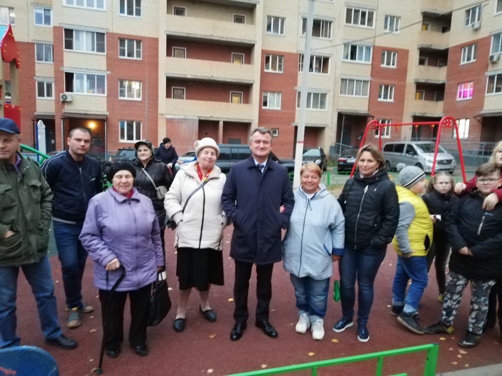 Депутат Мособлдумы Василий Мельников открыл спортивную площадку в Жегалове 23 октября