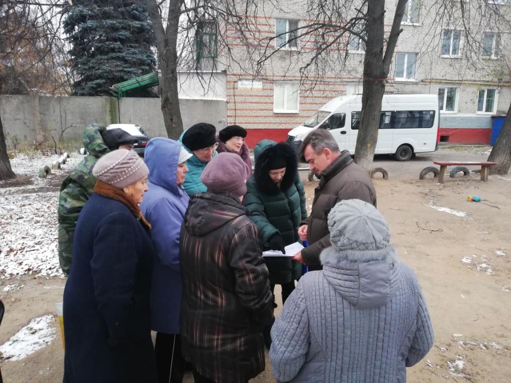 Василий Мельников встретился с жителями дома 70 на ул. Московская мкр. Жегалово