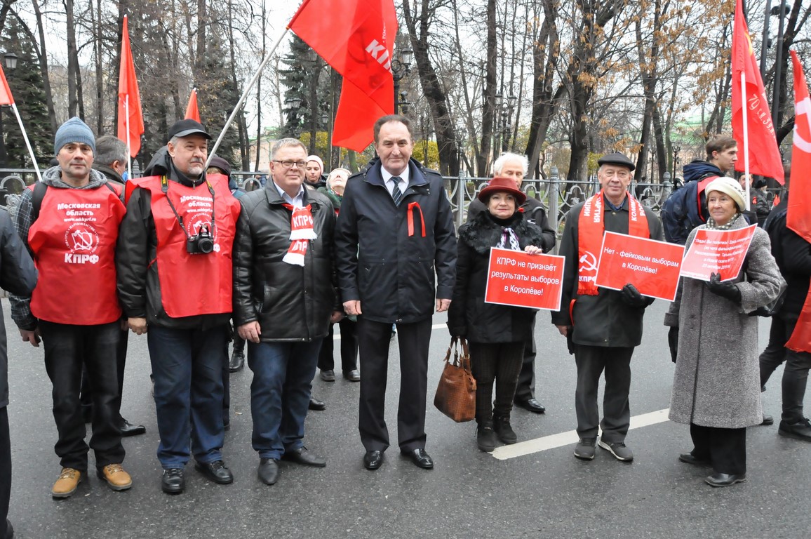 Знамени Великого Октября 1917 года – Слава!