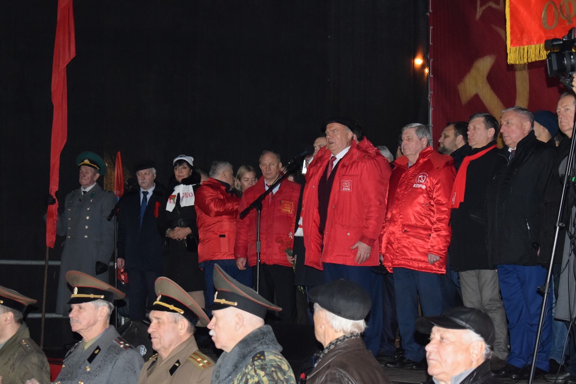 Знамени Великого Октября 1917 года – Слава!