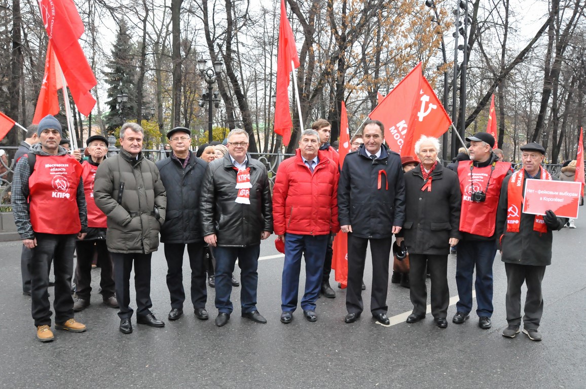 Знамени Великого Октября 1917 года – Слава!
