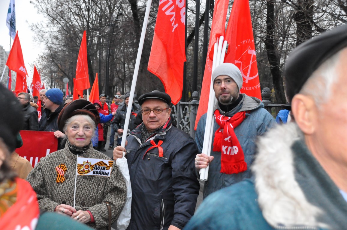 Знамени Великого Октября 1917 года – Слава!
