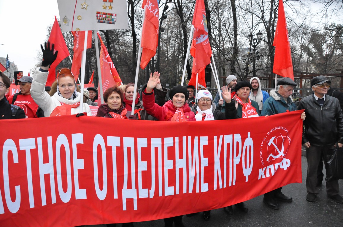 Знамени Великого Октября 1917 года – Слава!