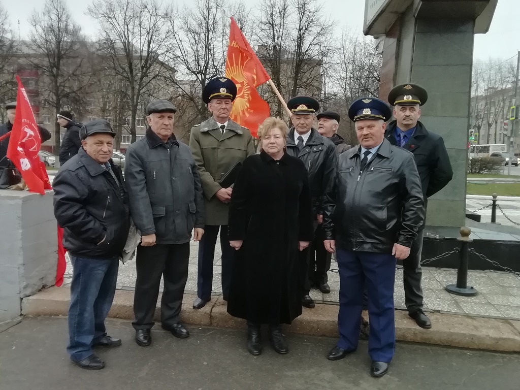 Только социализм решит наши проблемы!
