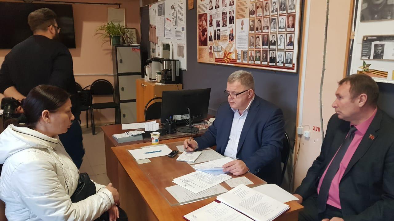 Депутат-коммунист Александр Наумов провел прием граждан в Озёрах
